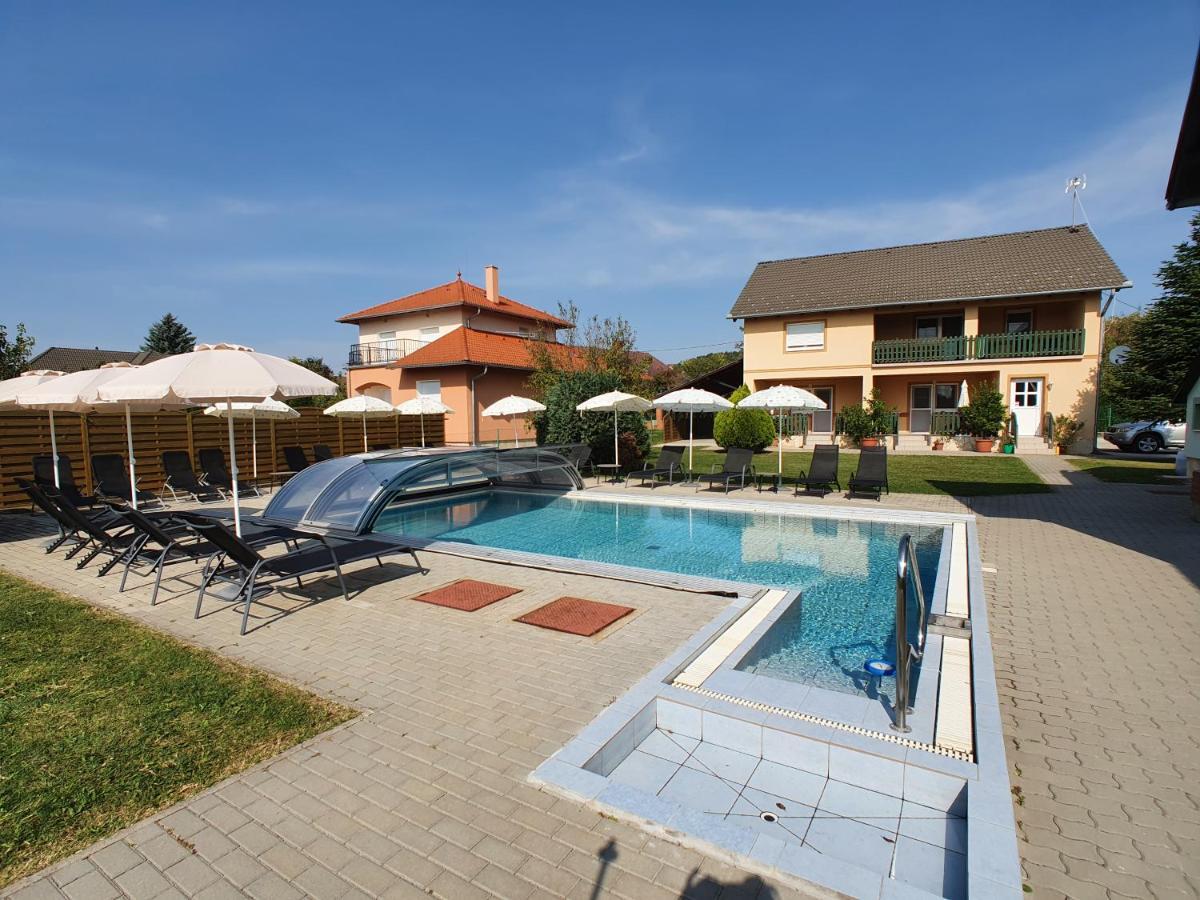 Krisztian Apartmanhaz Vonyarcvashegy Exteriér fotografie