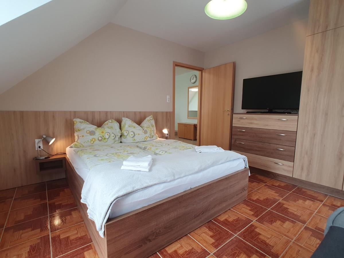 Krisztian Apartmanhaz Vonyarcvashegy Exteriér fotografie