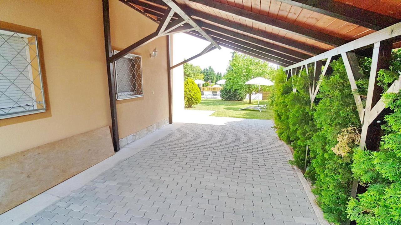 Krisztian Apartmanhaz Vonyarcvashegy Exteriér fotografie
