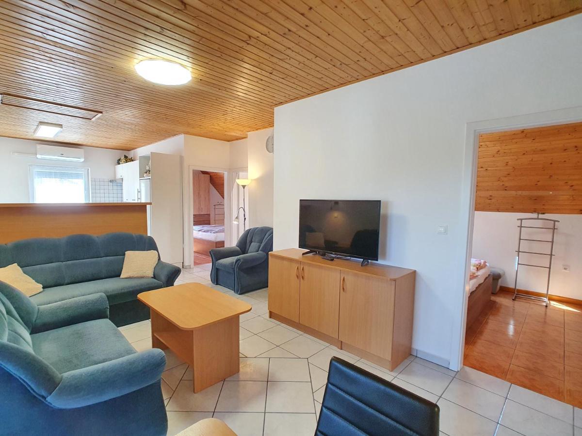 Krisztian Apartmanhaz Vonyarcvashegy Exteriér fotografie