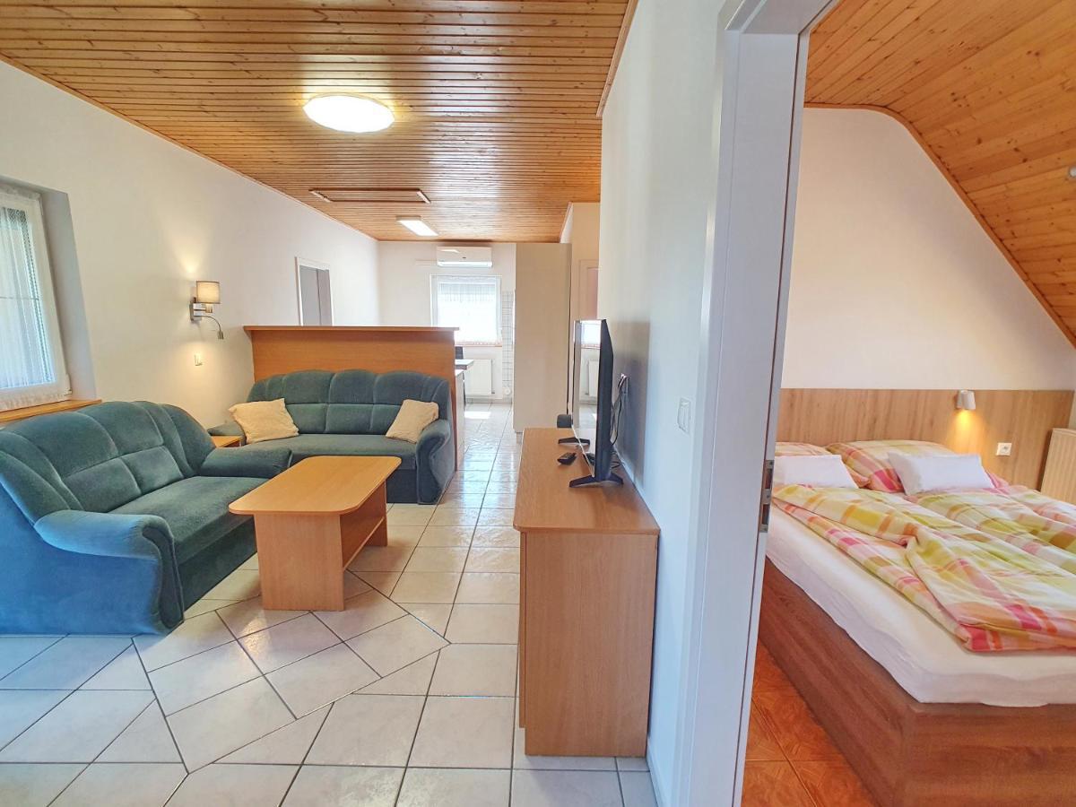 Krisztian Apartmanhaz Vonyarcvashegy Exteriér fotografie