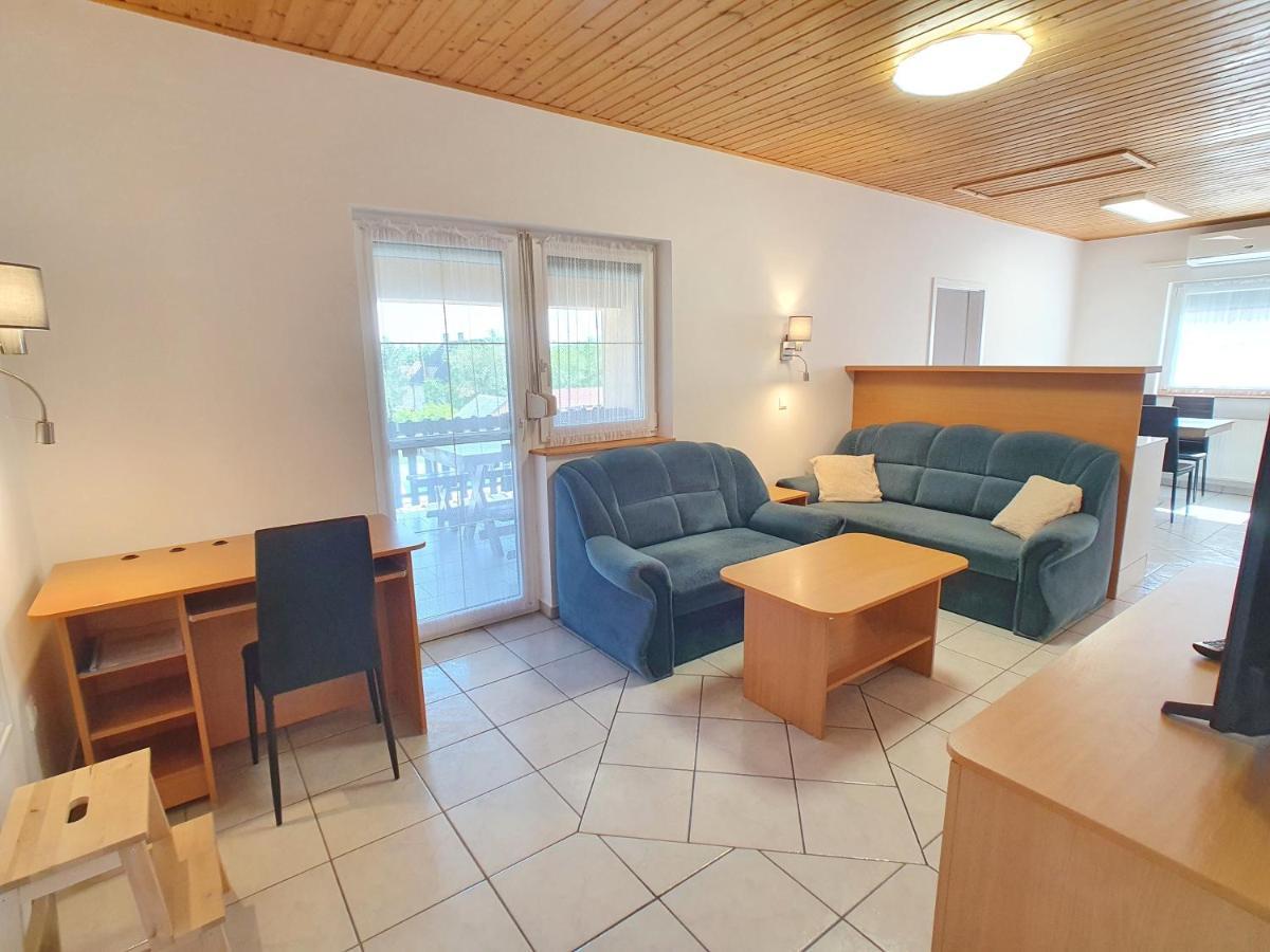 Krisztian Apartmanhaz Vonyarcvashegy Exteriér fotografie