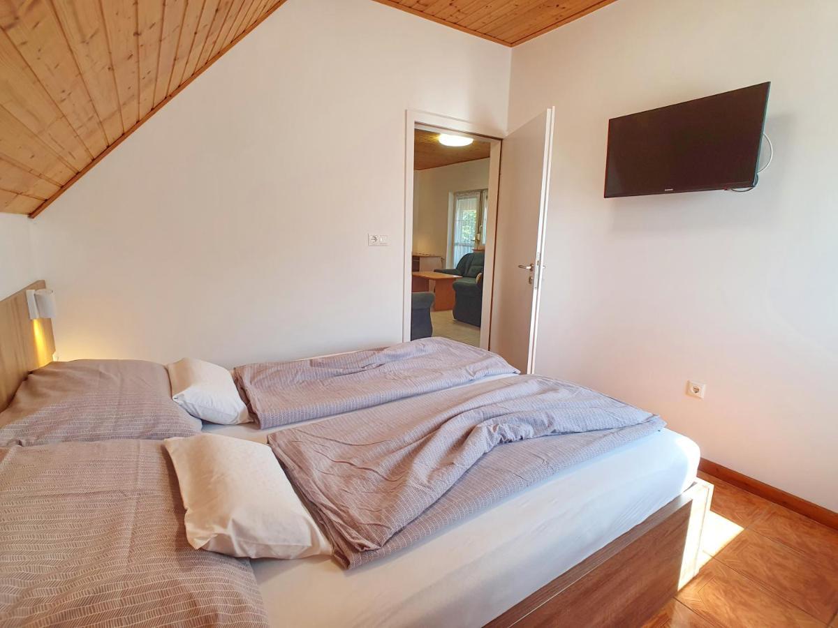 Krisztian Apartmanhaz Vonyarcvashegy Exteriér fotografie