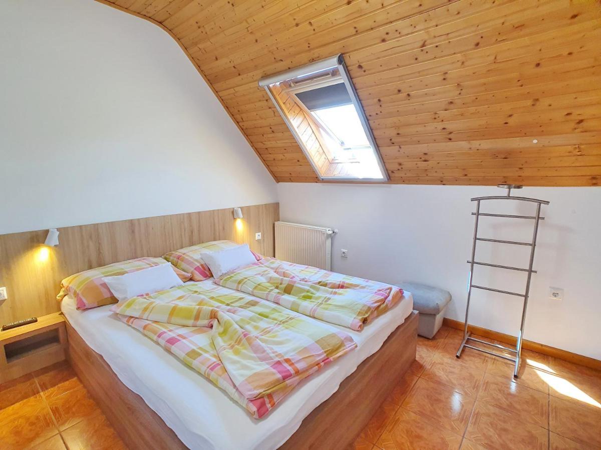 Krisztian Apartmanhaz Vonyarcvashegy Exteriér fotografie