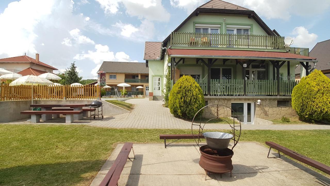 Krisztian Apartmanhaz Vonyarcvashegy Exteriér fotografie